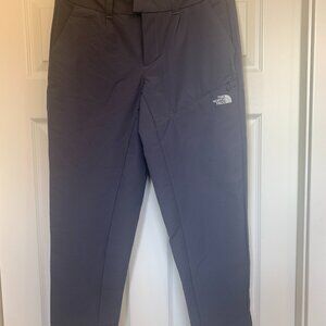 The North Face Womens Gray Capri Cropped Pants Size 2.